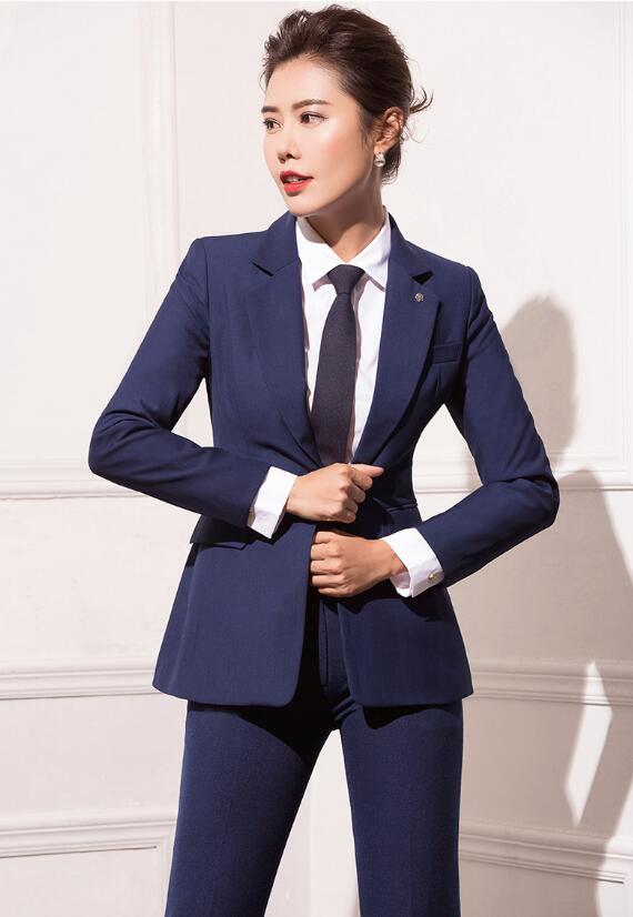 女士经典西服