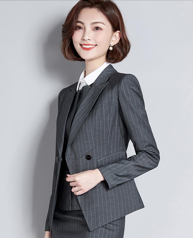女士条纹西装套装